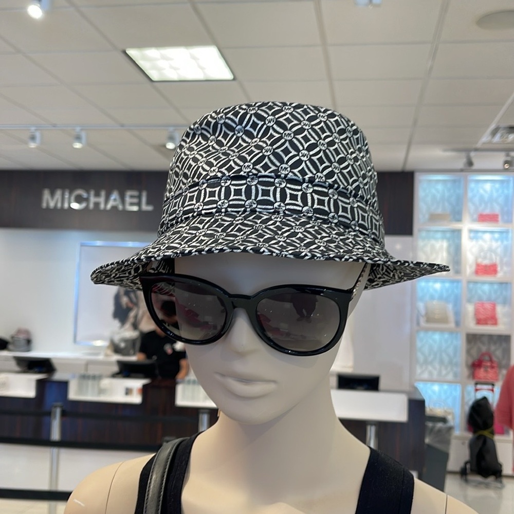 Michael Kors Women’s MK Logo Jacquard Bucket Hat
Black 
NWT - Picture 9 of 16